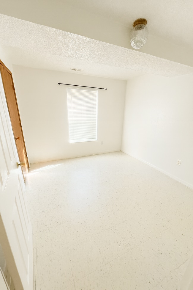 Building Photo - 2512 Elmwood Pkwy