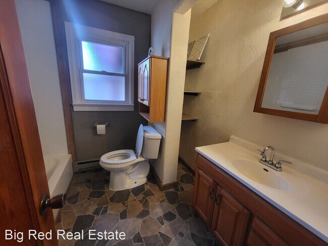 Building Photo - 3 br, 1 bath House - 617 Spencer