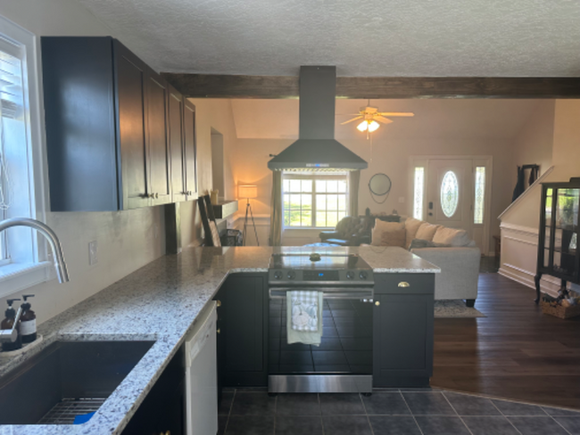 Building Photo - 5121 Saddle Cir