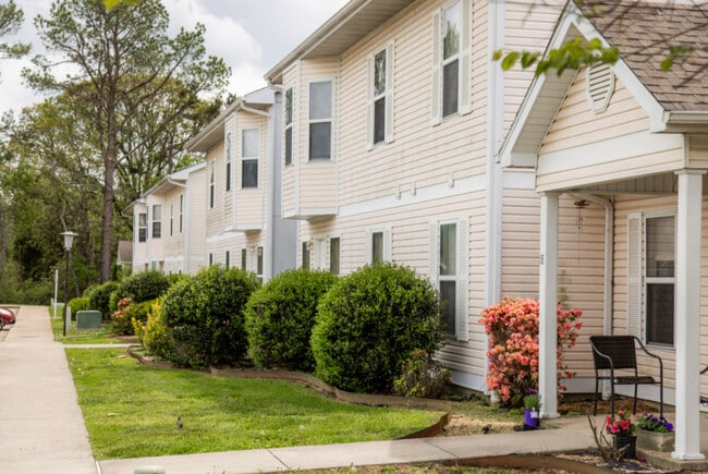 Building Photo - Maple Church Apartments