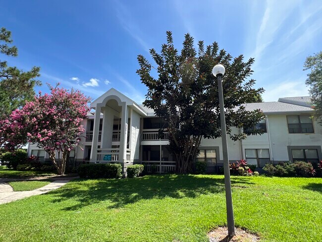 Foto del edificio - West Winds Apartments