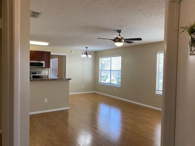 Foto del edificio - RENT SPECIAL-Regency Park at Lake Mary Corner Unit with Wrap-Around Balcony!