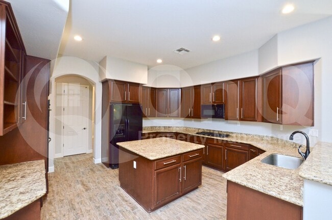Building Photo - 1601 S Karen Dr