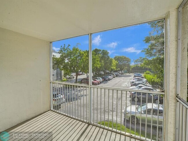 Building Photo - 3000 Riverside Dr