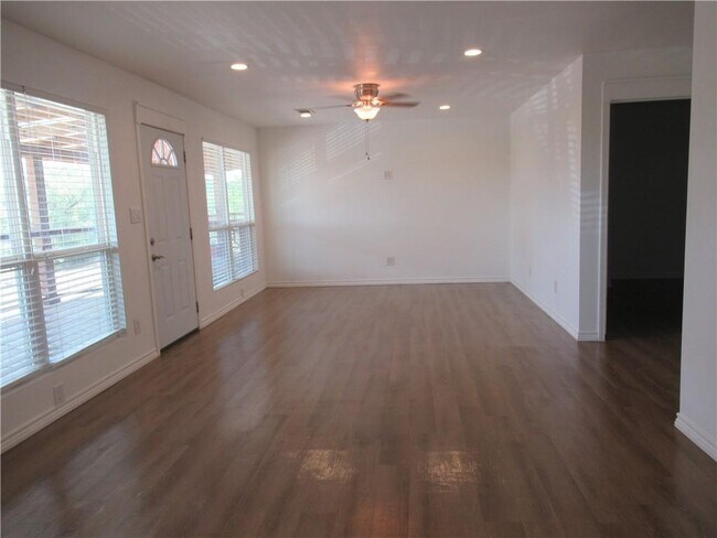 Foto del edificio - 10620 Deer Canyon Rd