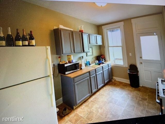 Foto del edificio - 332 E 9th St