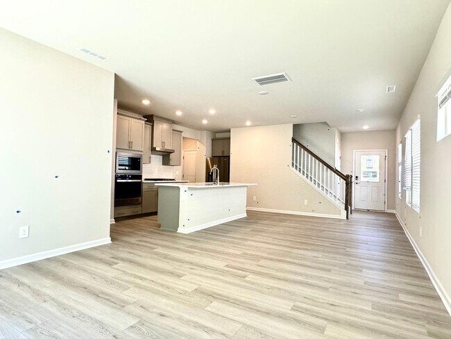 Building Photo - 4 Bedroom 3 Bath & Loft Single Family for ...