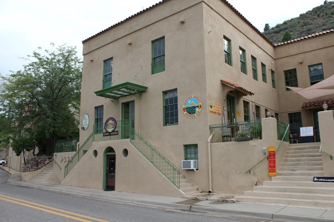 Building Photo - Jerome UVX Center