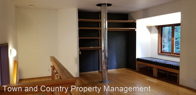 Building Photo - 1 br, 1 bath House - 21179 Kingston St NE