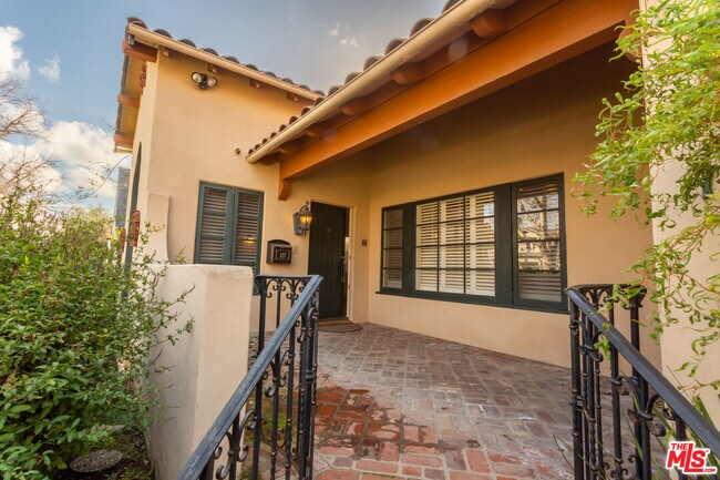 Building Photo - 127 S Citrus Ave