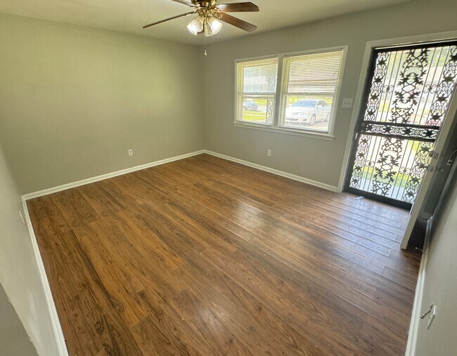 Building Photo - 4591 Lawrence Rd