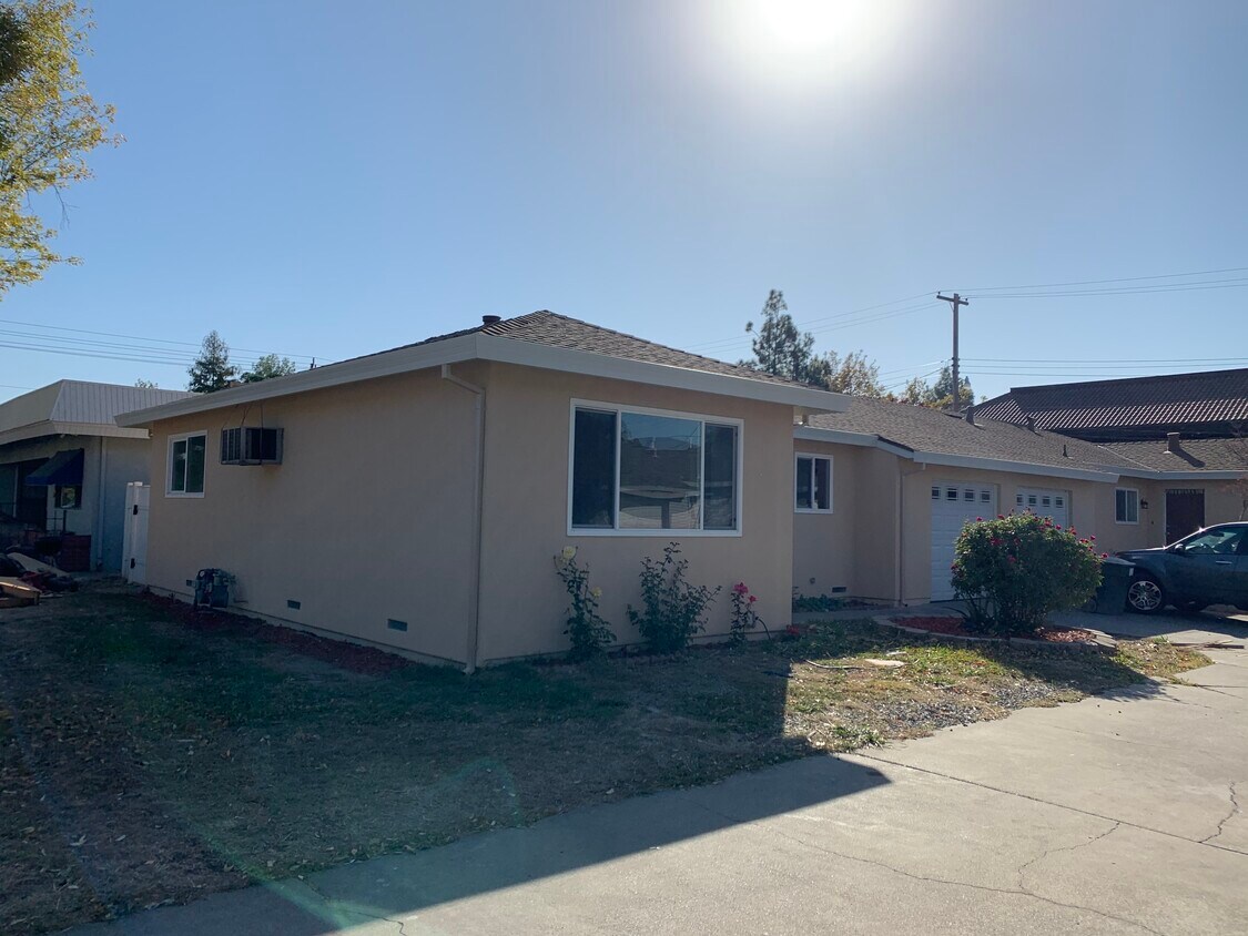 Fully Remodelled - 2252 Wyda Way