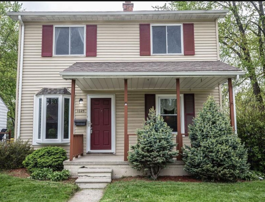 1025 Bauman Ave, Royal Oak, MI 48073 House for Rent in Royal Oak, MI