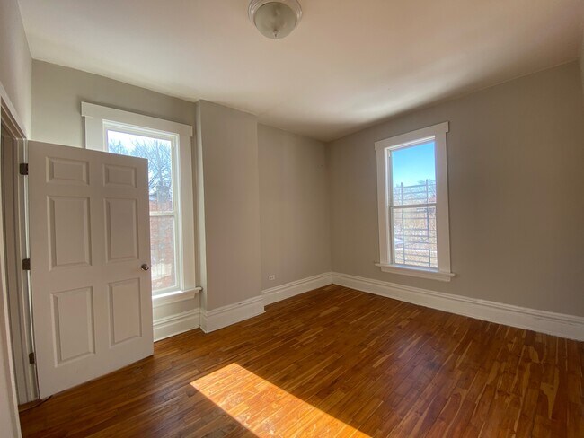 Building Photo - 7220 S Wentworth Ave