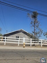 Building Photo - 874 W Pico Ave