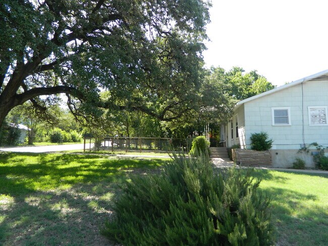 Foto del edificio - Ginder Properties3 (4501 Lareina Dr)