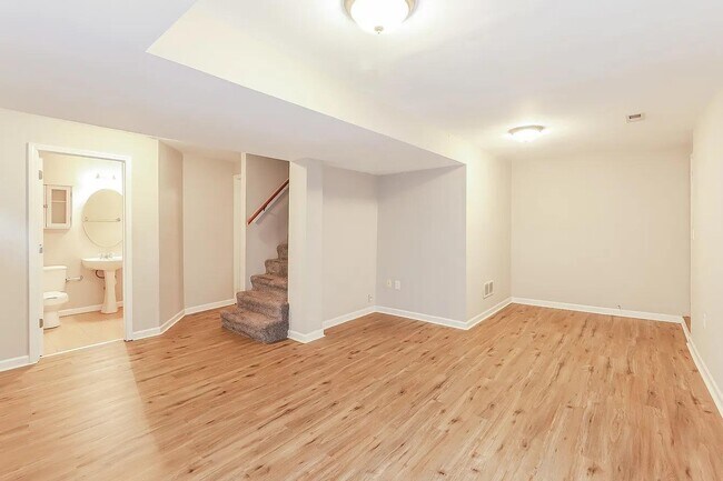Foto del edificio - 700 SE Redwood Ln