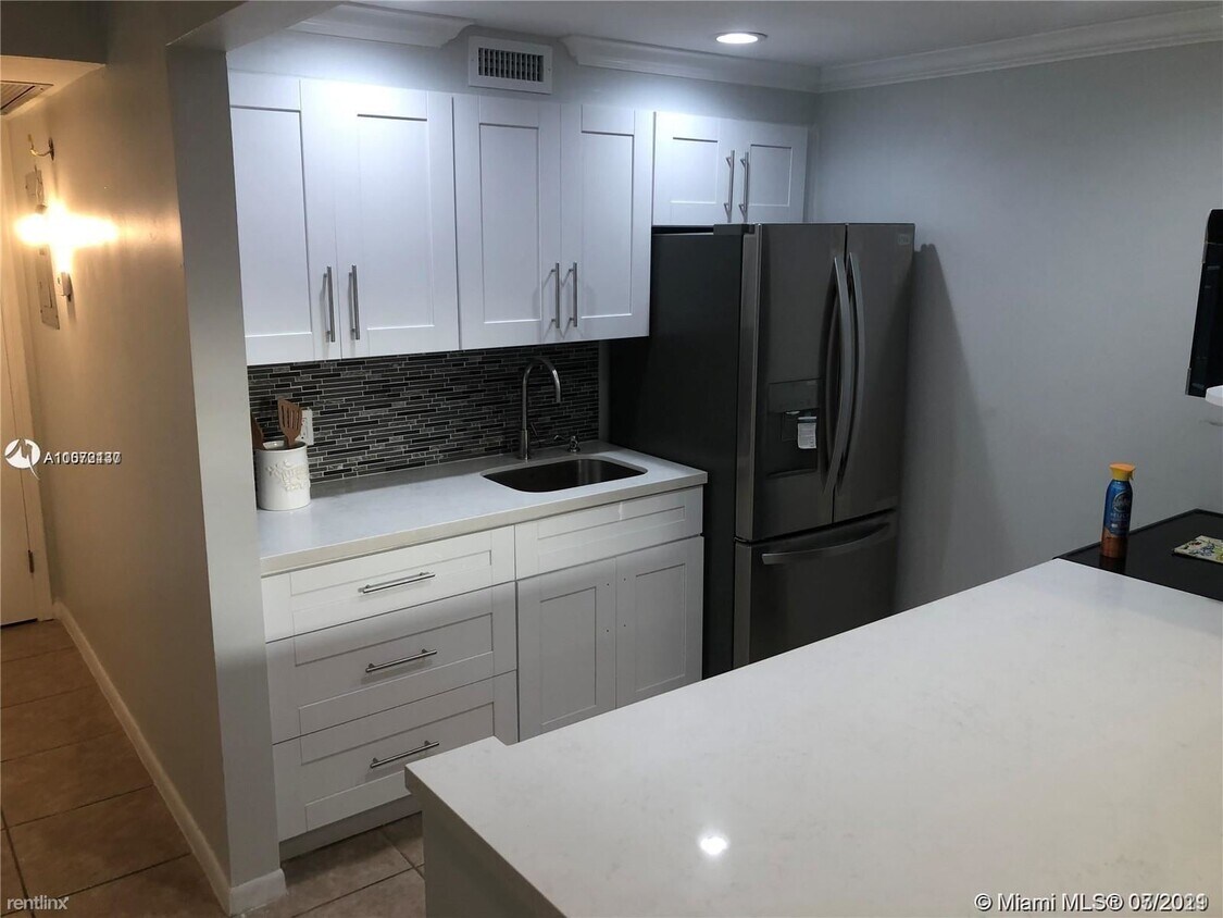 Foto principal - 1 br, 1 bath Condo - 251 SW 132nd Way 250 ...