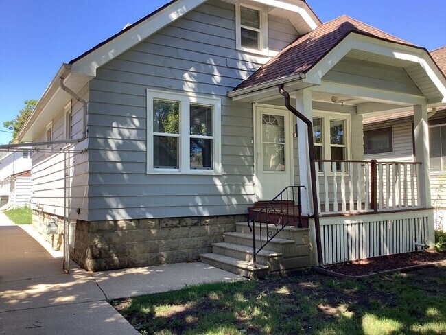 Foto del edificio - 2 BR Single Family in West Allis