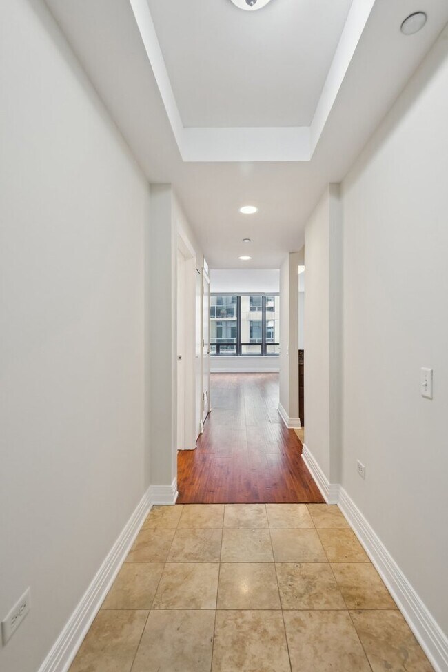 Foto del edificio - 600 N Lake Shore Dr