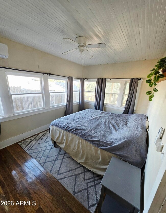 Building Photo - 180 W Santa Cruz St