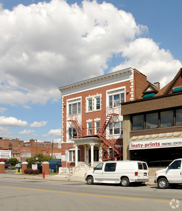 Building Photo - 267 Franklin St