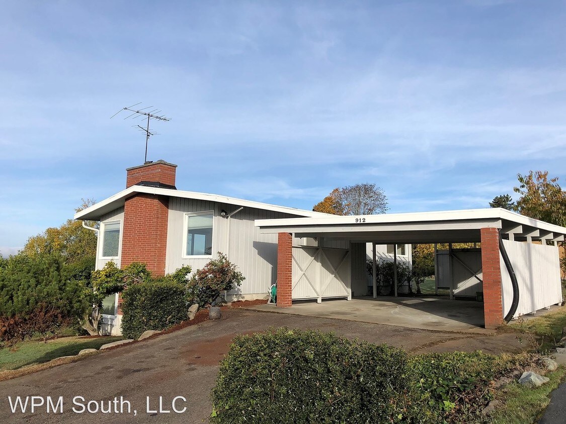 Primary Photo - 4 br, 2 bath House - 912 S 226th Pl