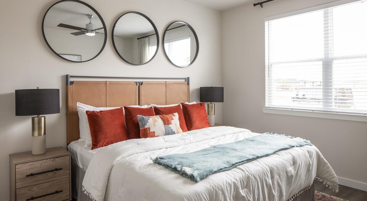 Primary Photo - 12111 S Main St