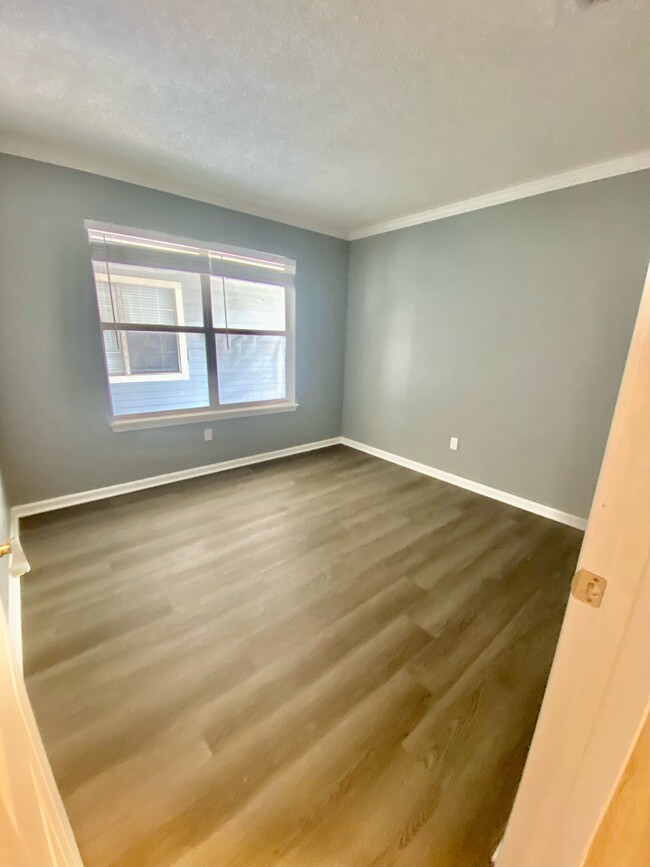 Foto del edificio - 1351 Bayville Ct