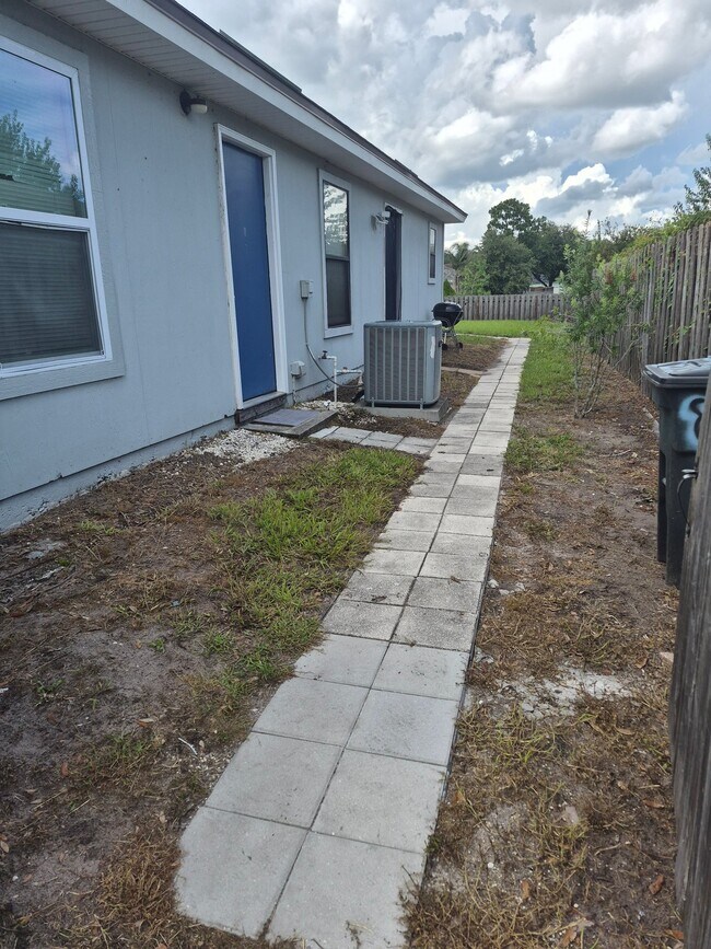 Building Photo - 8573 Springtree Road