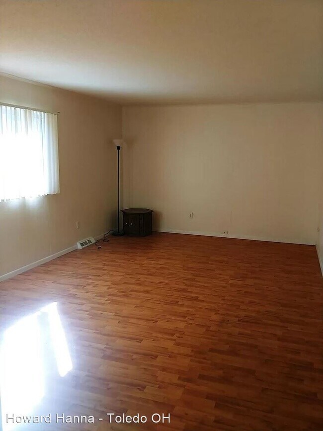 Building Photo - 3 br, 1.5 bath House - 5722 Westview Drive