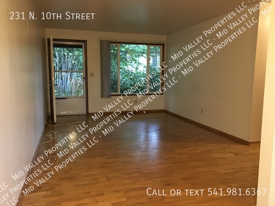 Foto principal - 3 Bedroom, 1 Bath Duplex in Philomath