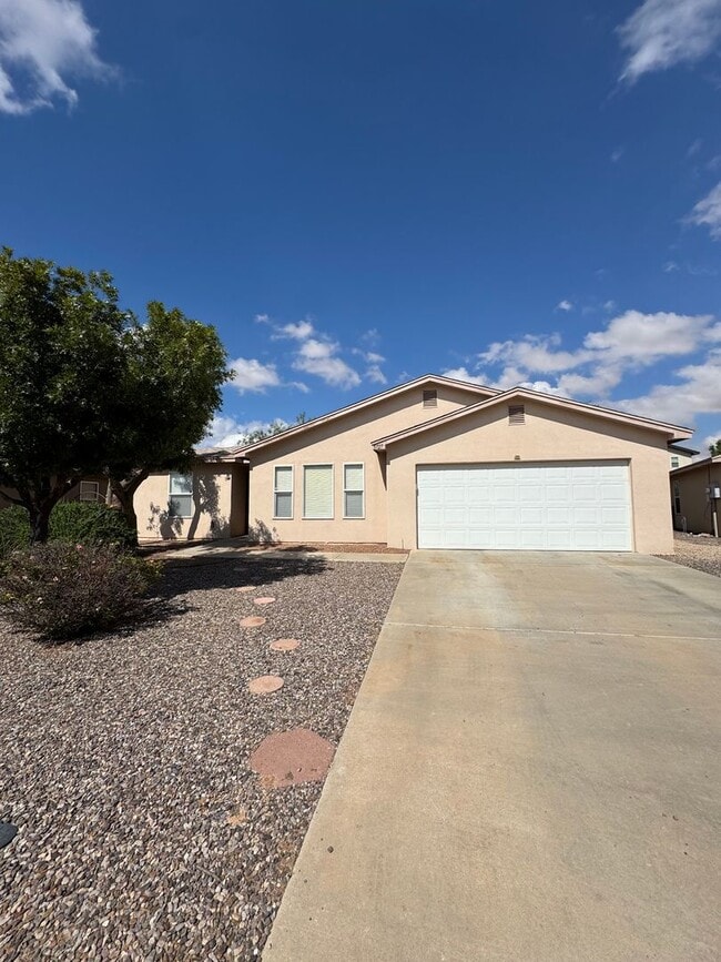 Building Photo - 5727 Pecan Ln