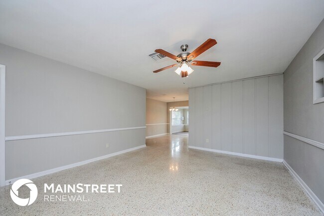 Building Photo - 417 Halsey St