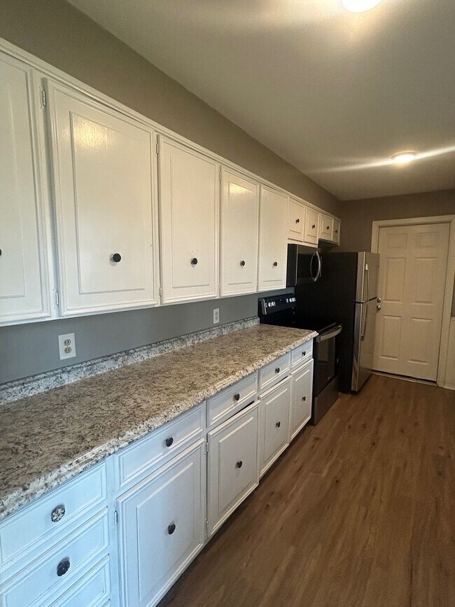 Foto del edificio - Updated Spacious Home