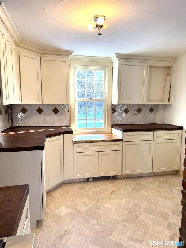 Building Photo - 30 Hopyard Rd