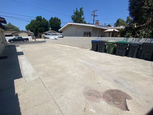 Foto del edificio - Recently remodeled 2 bed, 1 bath Condo in Central Simi Valley