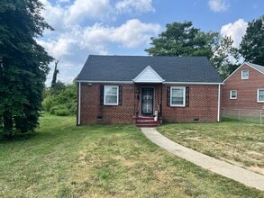 Building Photo - 1303 Bowen St