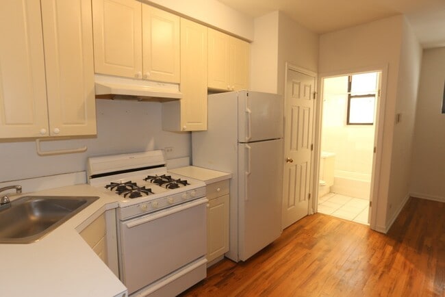 Building Photo - 920 W Dakin