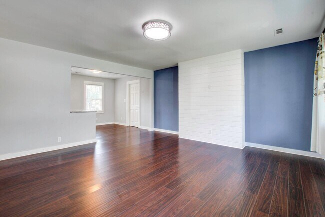 Building Photo - 229 Jean Wells Dr
