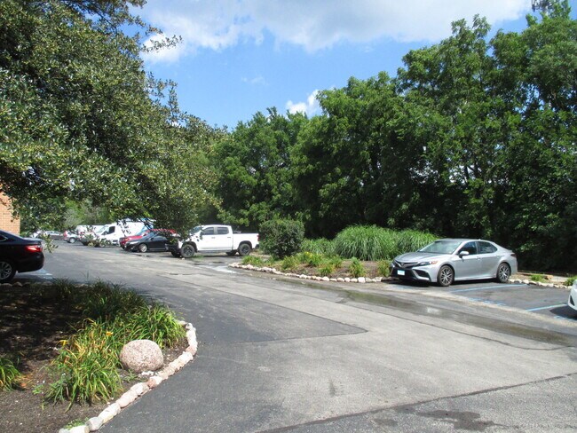 Building Photo - 6030 Lake Bluff Dr