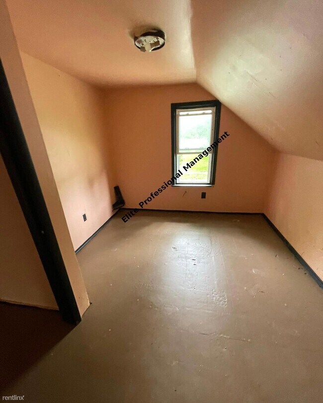 Building Photo - 4 br, 1.5 bath House - 2611 Hazelwood Ave