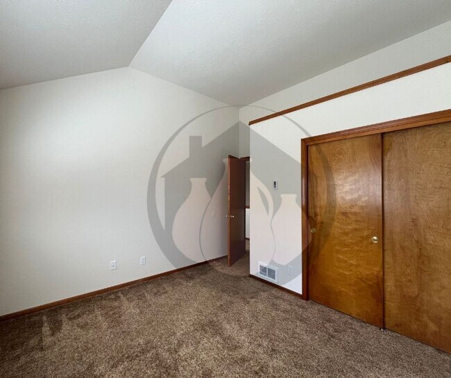 Building Photo - 47th Triplex #2025-1768