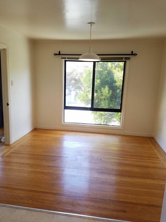 Building Photo - 2 bedroom in San Francisco CA 94122