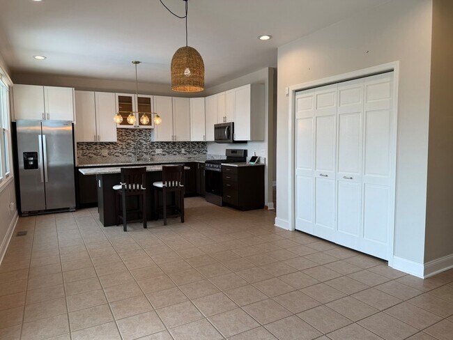 Foto del edificio - 773 Ridge Dr