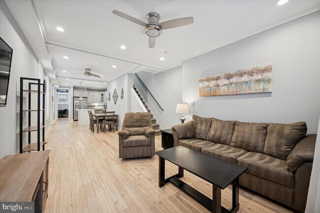 Foto del edificio - 327 Leverington Ave