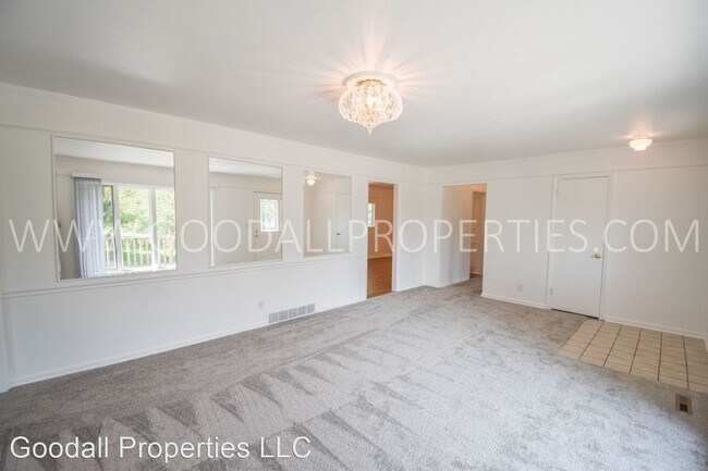 Building Photo - 3 br, 3.5 bath House - 175 SE Westown Pkwy