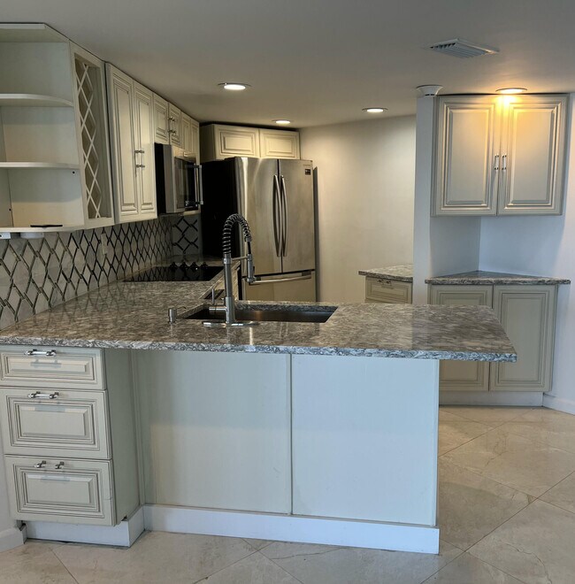 Foto del edificio - 5600 N Flagler Dr