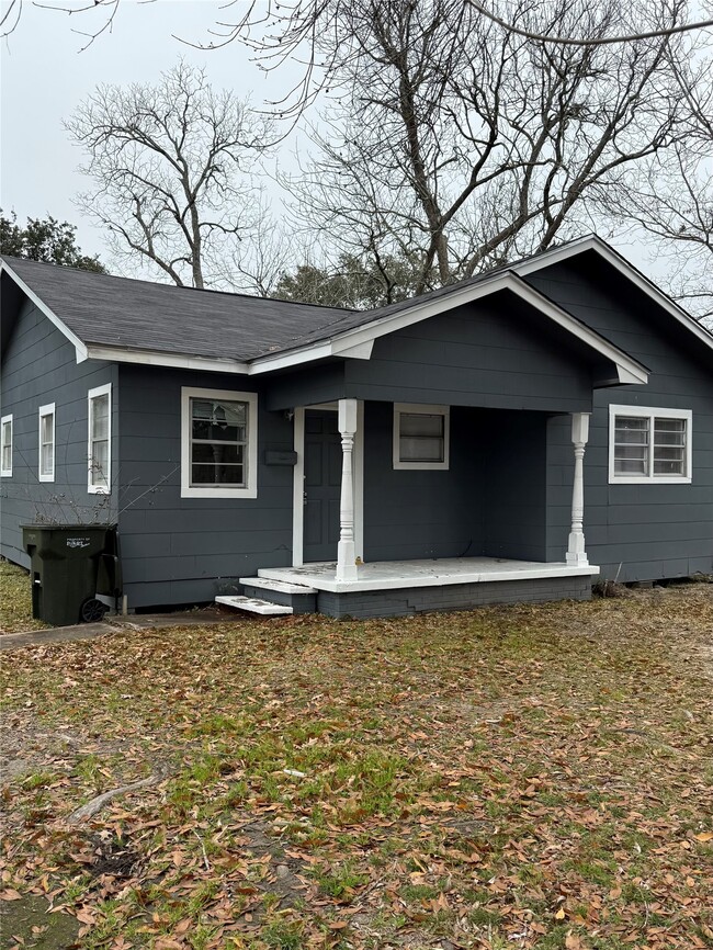 Building Photo - 2830 Lombardy Dr