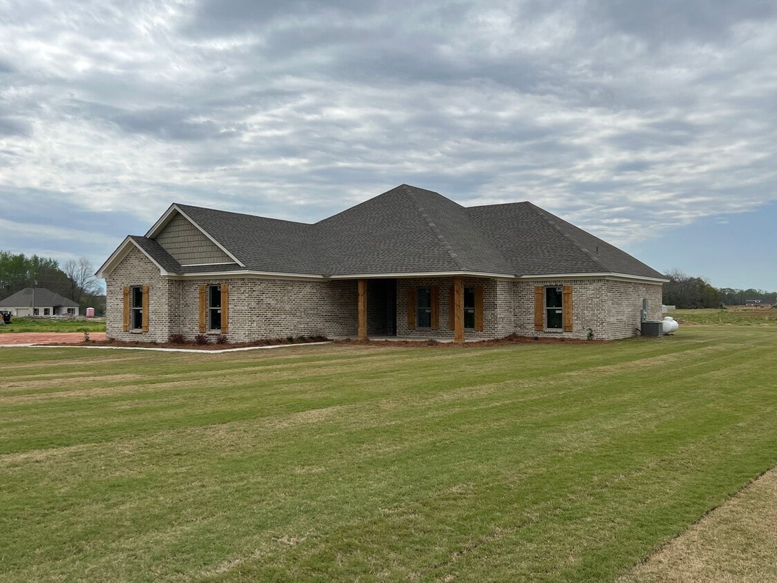 Home for Rent in Wetumpka House Rental in Wetumpka, AL